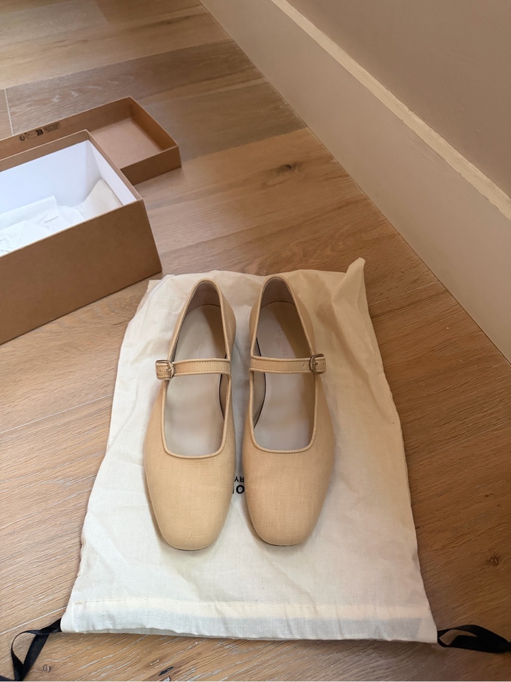 Le Monde Beige Mary Jane Linen in Natural 39B
